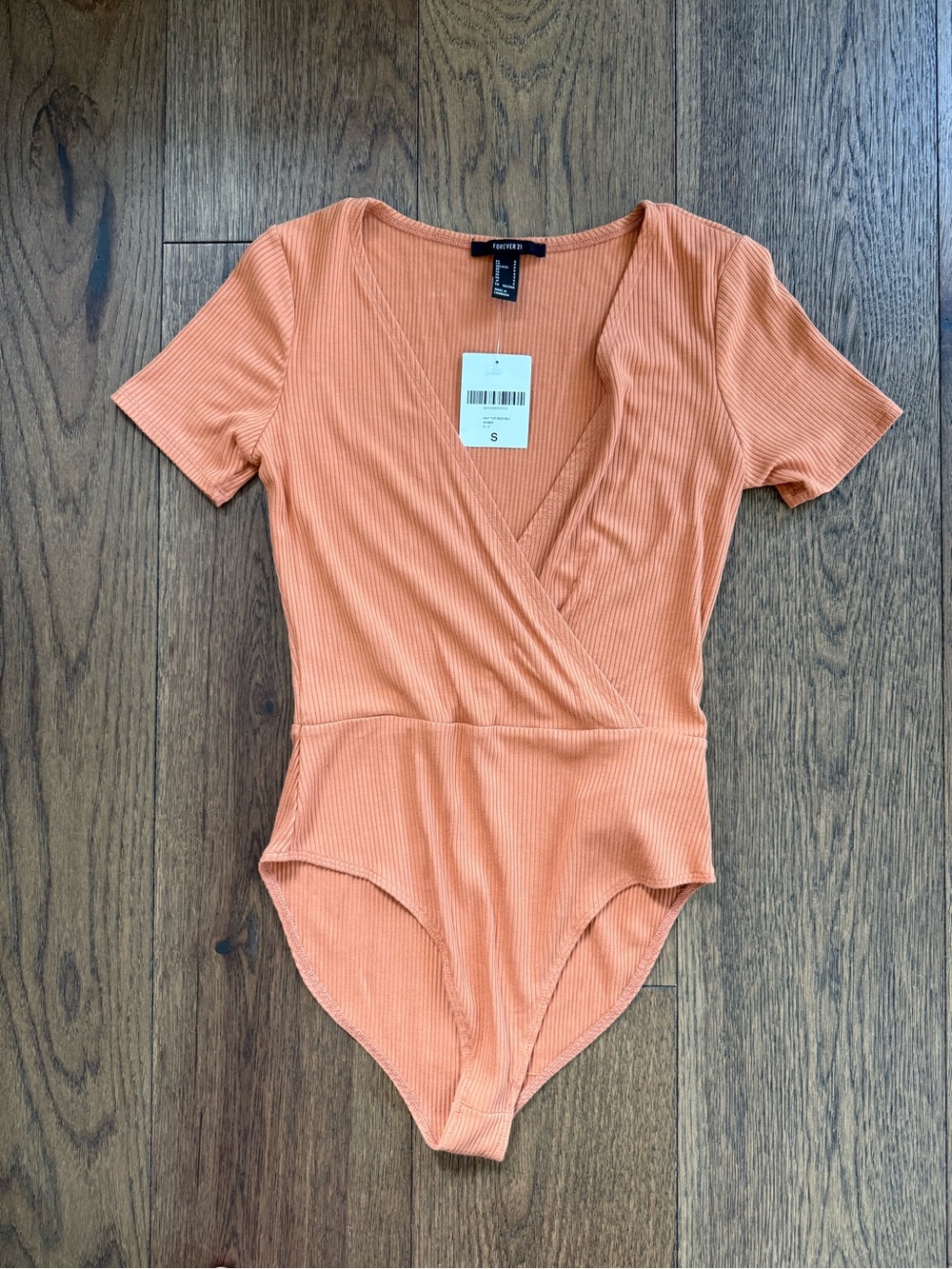 NWT Forever 21 Ribbed V Neck Short Sleeves Bodysuit in Peach Size Small